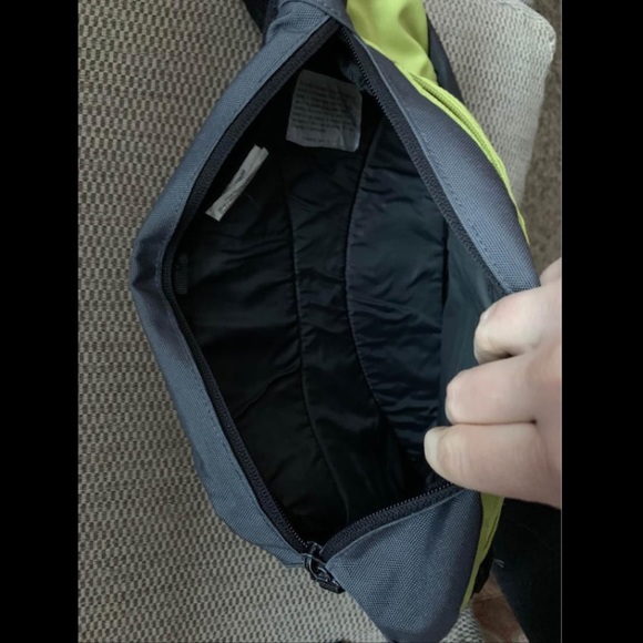 Eddie Bauer Sling Bag - Picture 4 of 4